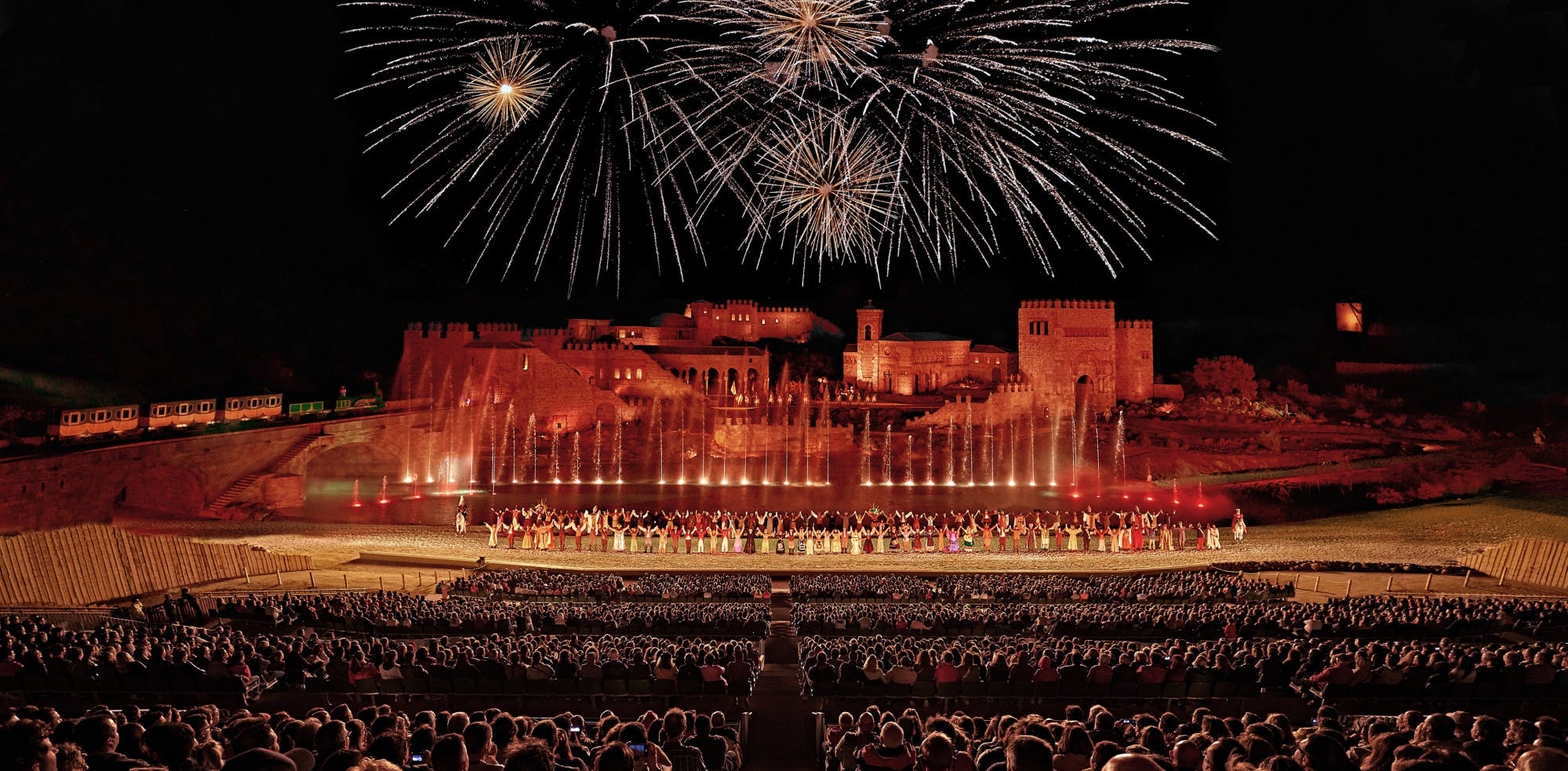 Viaje a Puy du Fou desde Valladolid con espectáculo El Sueño de Toledo y noche en Aranjuez